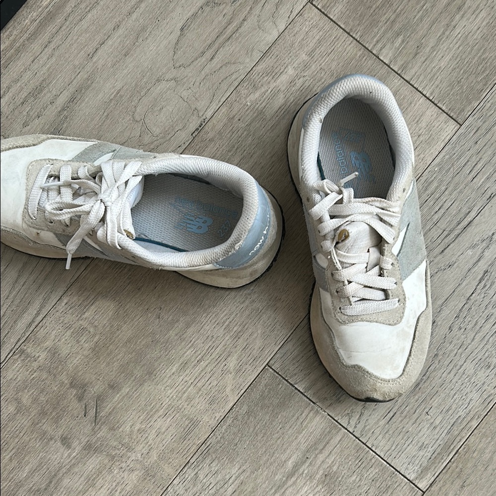 New Balance Women's Sneakers - White and Gray